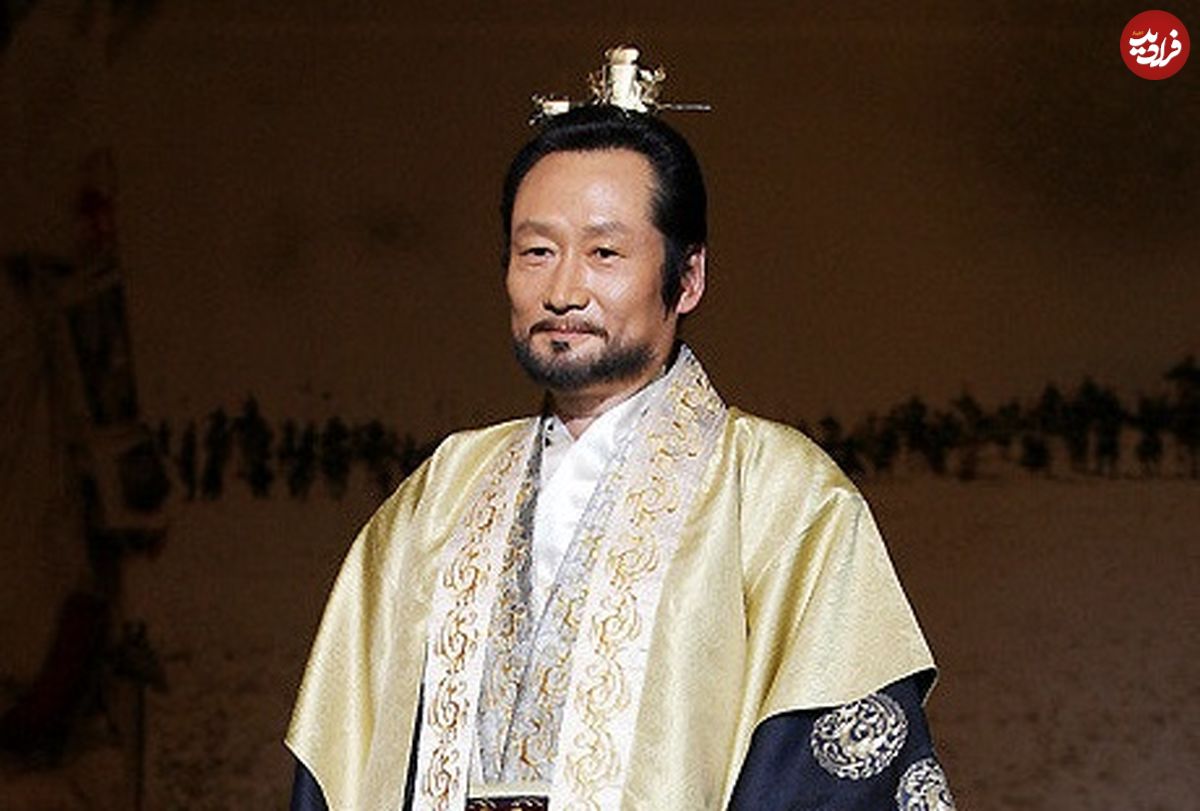 عکس| سفر زمان؛ «امپراتور موهیول» در حال ادای احترام به «سر خوک» در پشت‌صحنه «جومونگ 3»