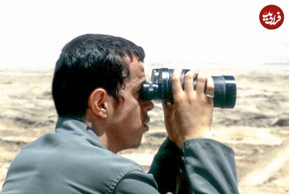 عکس؛ سفر در زمان؛ «حسن باقری برادر سرلشکر باقری» با کلاشینکف در لبنان؛ اواخر دهه 50