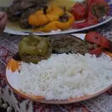ببینید| غذای روستایی در ایران؛ پخت دلمه با فلفل دلمه ای های رنگی و تهیه مربای سیب