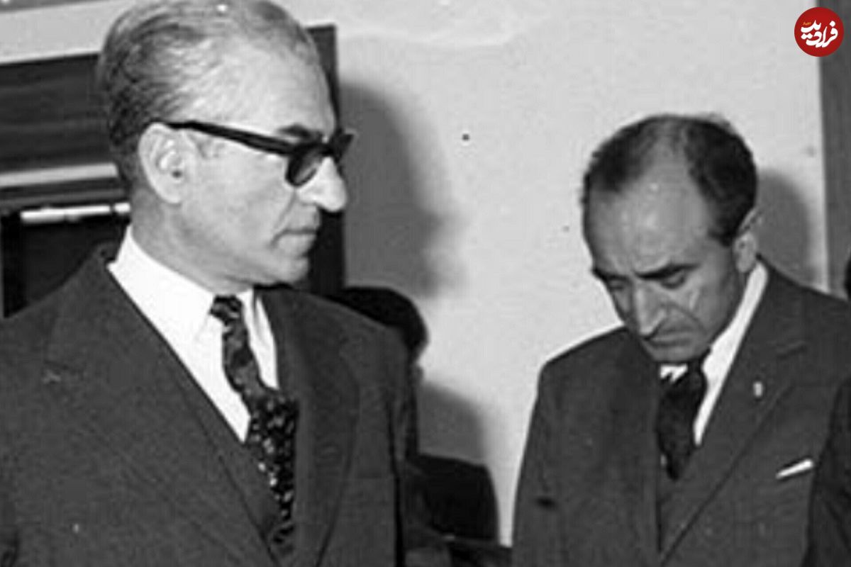سفر در زمان؛ یادداشتهای علم، یکشنبه ۱۴ خرداد ۱۳۵۱: شاه از مقاله مجله اکونومیست خیلی عصبانی و ناراحت بود؛ گفت خیلی پدر سوختگی کردهاند
