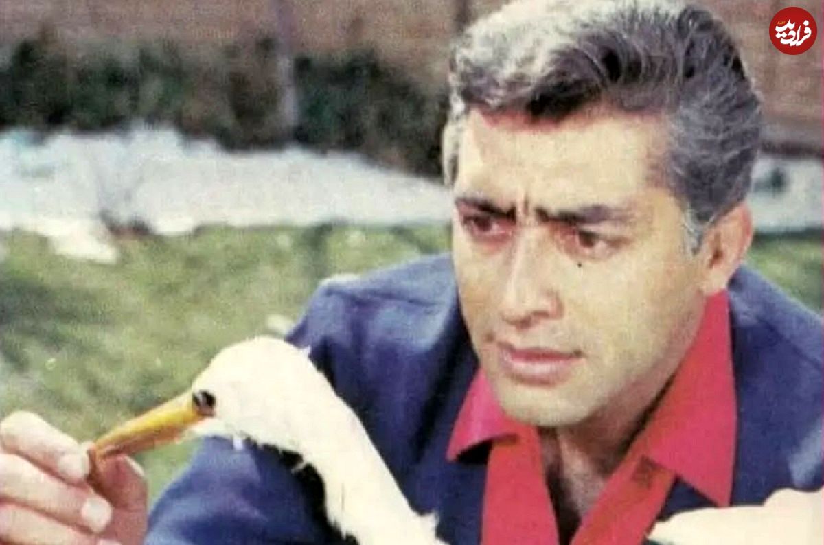 عکس| سفر به تاریخ؛ «فردین» در سال های آخر زندگی و در خانه اش؛ اواخر دهه 70