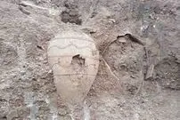 کارگران در حال کندن خیابان ۲ خمره سکه پیدا کردند! 