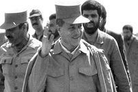 عکس؛ سفر به تاریخ؛ «هاشمی رفسنجانی و حسن روحانی» در کنار رزمنده‌ها در جبهه