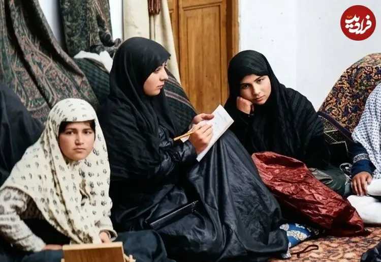 عکس‌های رنگی‌شده از ایران در دوران قاجار؛ از «مسجد رشت» تا «محفل زنانه»