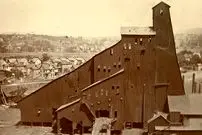 عکس؛ معماری جالب یک ساختمان عظیم چوبی