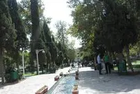 عکس| سفر به تهران قدیم؛ «جوان تهرانی در حال ژست گرفتن در پارک دانشجو»؛ سال 1352
