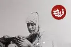 عکس| سفر زمان؛ زن ایرانی در حال گرفتن «شپش» موی یک دختر؛ دوران قاجار