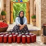ببینید| غذای روستایی در ایران؛ پخت رب گوجه فرنگی خانگی و پیراشکی با مرغ و گوشت