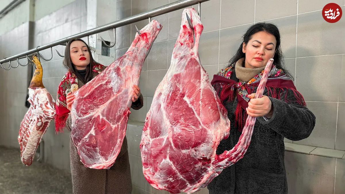 (ویدئو) پخت 30 کیلوگرم ران گاو به روش تماشایی دو بانوی روستای اوکراینی