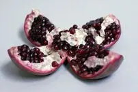 (ویدئو) سریع ترین روش برای برش زدن و دانه کردن انار یلدایی در 2 دقیقه