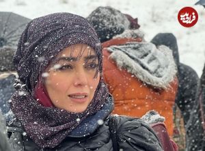 عکس| سفر در زمان؛ «روژان» سریال نون خ در یک کافه در تهران؛ سال 1397