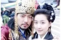 عکس| سفر زمان؛ تیپ و چهرۀ «بانو سوریانگ» در مراسم اهدای جایزۀ سریال «جومونگ»