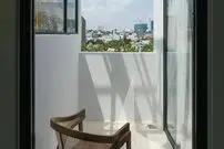 تصاویر؛ معماری هوشمندانه خانه در یک زمین ۵۵ متری