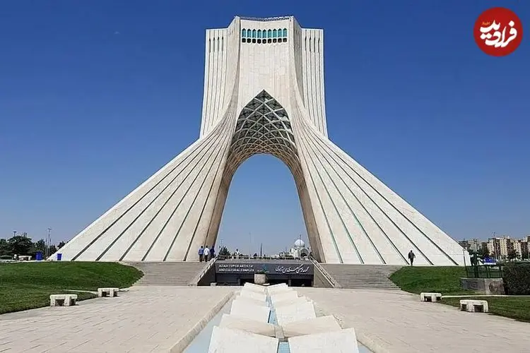 آسیب شیشه های کافه‌گالری برج آزادی در پی موج انفجارهای حملات اخیر