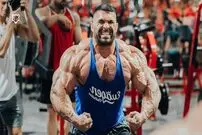 (ویدئو) خط و نشان کشیدن درک لاسفورد برای هادی چوپان با یک عضله نمایی تازه