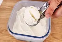 ببینید| طرز تهیه یک بستنی متفاوت با 450 میلی لیتر شیر و 3 تخم مرغ