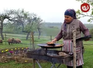 ببینید| غذای روستایی در آذربایجان؛ پخت برگر مرغ، نان تازه و کوکو سیب زمینی