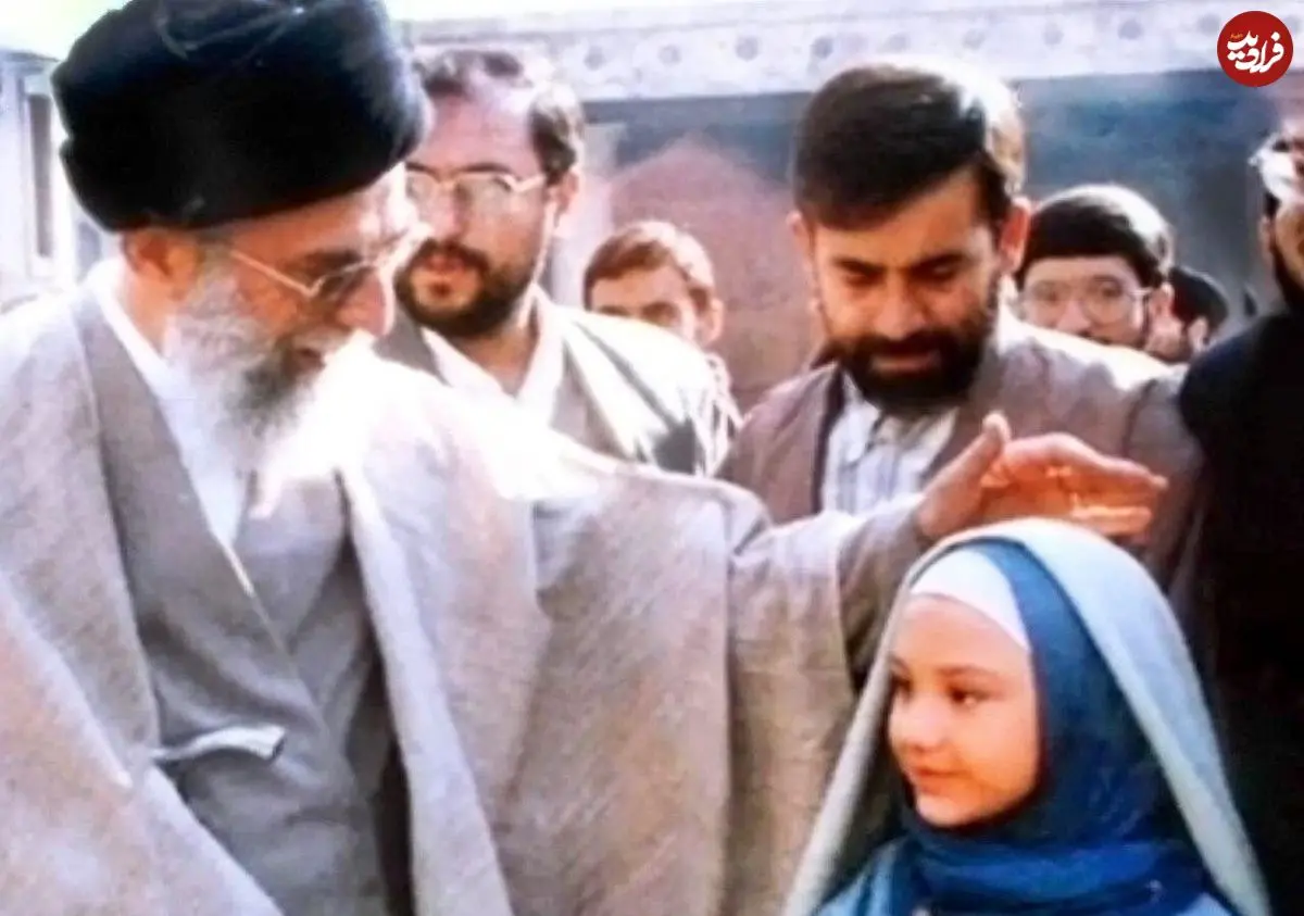 عکس| سفر زمان؛ عکس کمتردیده‌شدۀ «رهبر انقلاب» در پشت‌صحنه یک سریال تاریخی