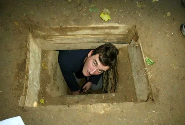 روایت یک خبرنگار از مخفیگاه صدام حسین در حفره ای ۲.۵ متر زیر زمین