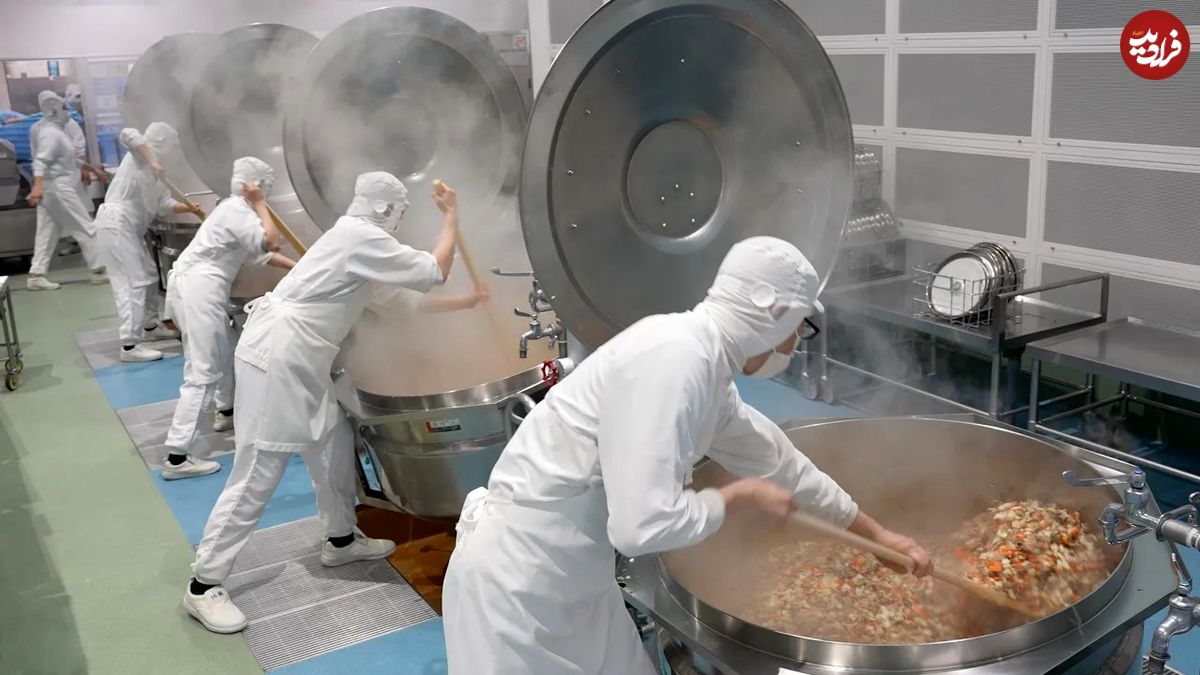 (ویدئو) مراحل پخت غذا برای 3 هزار دانش آموز کره ای با گوشت و سبزیجات