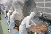 (ویدئو) مراحل پخت غذا برای 3 هزار دانش آموز کره ای با گوشت و سبزیجات