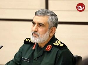 عکس؛ سفر در زمان؛ «سردار حاجی زاده» در یک مراسم در بیت رهبری؛ سال 1403