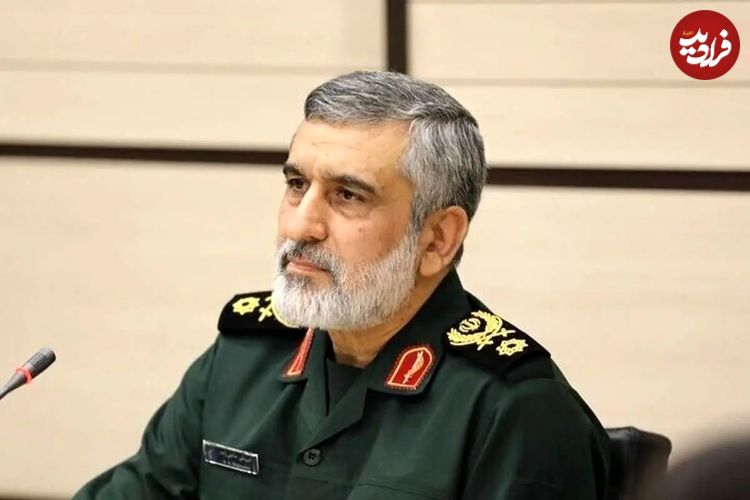 عکس؛ سفر در زمان؛ «سردار حاجی زاده» در یک مراسم در بیت رهبری؛ سال 1403