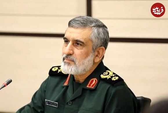 عکس؛ سفر در زمان؛ «سردار حاجی زاده» در یک مراسم در بیت رهبری؛ سال 1403