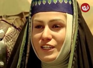 عکس؛ سفر زمان؛ «رز رضوی» (همسر وهب نصرانی در مختارنامه) در 43 سالگی در پشت‌صحنه یک تئاتر