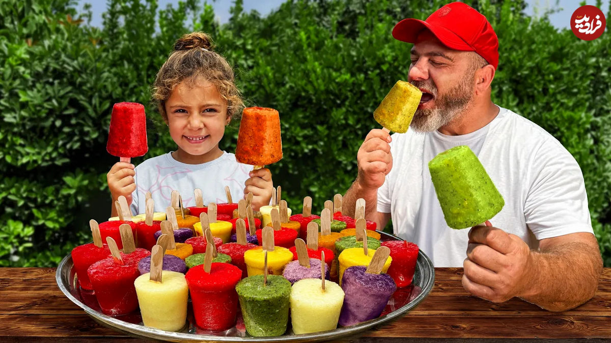 (ویدئو) مراحل درست کردن بستنی یخی میوه ای به روش آشپز روستایی اوکراینی