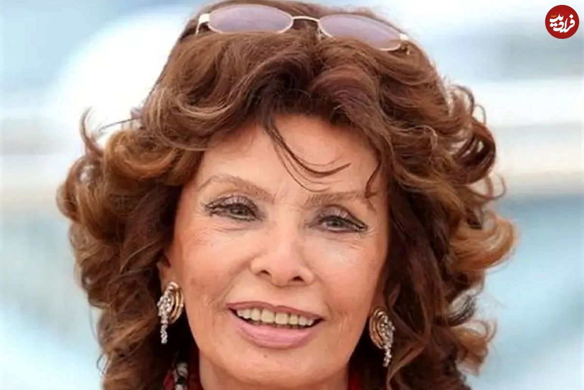 عکس| سفر در زمان؛ «سوفیا لورن» در صحنه ای از فیلم «رسوایی در سورنتو» در ایتالیا؛ سال 1333