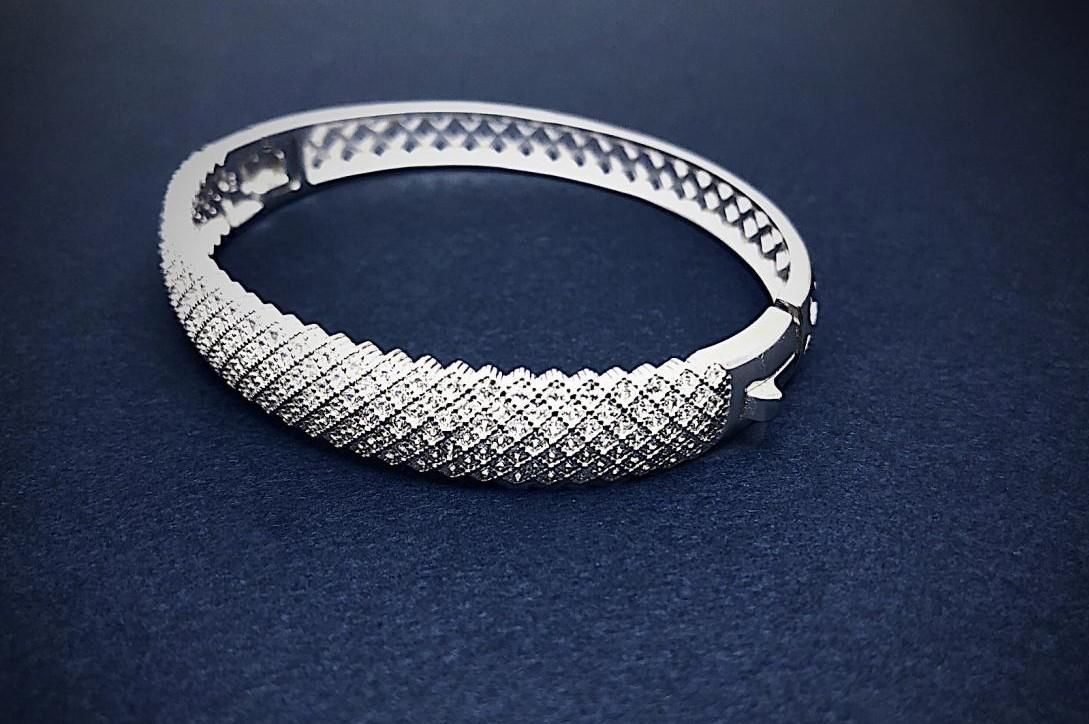 (عکس) قیمت این دستبند؛ ناقابل ۷۸ میلیارد تومان!