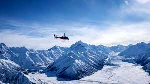 (ویدئو) مهارت حیرت انگیز خلبان نروژی در نجات کوهنورد زخمی