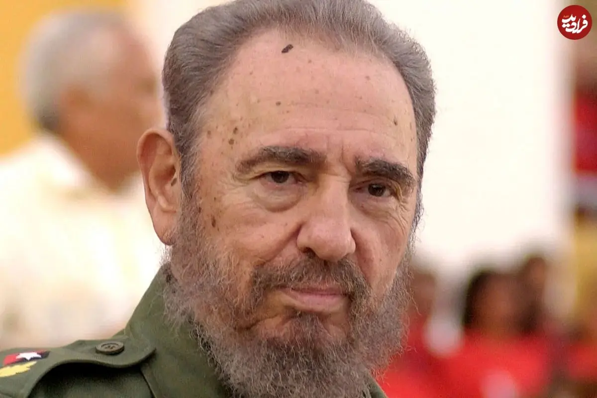 عکس| سفر در زمان؛ «فیدل کاسترو 24 ساله» در کنار ارنست همینگوی؛ سال 1328