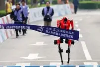 ببینید| ربات انسان‌نما رکورد نیمه‌ماراتن آدمیزادی را شکست