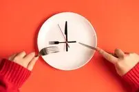 چرا نباید بعد از ساعت ۹ شب شام بخوریم؟