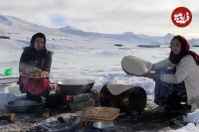 ببینید| غذای روستایی در افغانستان؛ پخت خوراک مرغ و نان سنتی در هوای برفی
