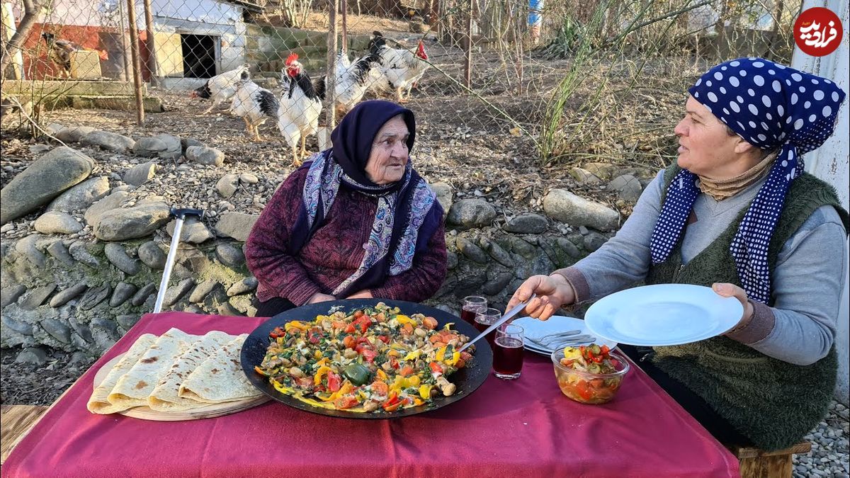 ببینید؛ غذای روستایی در آذربایجان؛ تهیه املت با فلفل دلمه ای و قارچ در جنگل
