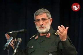 عکس؛ سفر در زمان؛ «سردار قاآنی و همرزمان در حال شیرینی خوردن در جبهه»؛ دهه 60