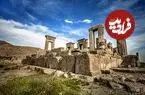 عکس| سفر زمان؛ تصویری از یک «دروازۀ شکسته و در حال تخریب در تخت‌جمشید» در دوران قاجار