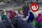 ببینید| پایین رفتن روستاییان از چاه ۴۵ متری برای برداشتن آب
