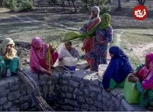 ببینید| پایین رفتن روستاییان از چاه ۴۵ متری برای برداشتن آب