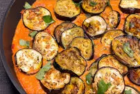 (ویدئو) نحوه پخت یک غذای خوشمزه با بادمجان به روش ایتالیایی ها 