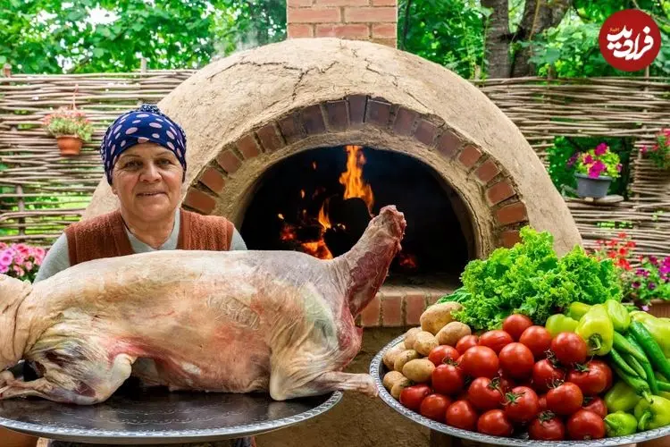 ببینید| غذای روستایی در آذربایجان؛ کباب کردن بره 15 کیلوگرمی در تنور گِلی