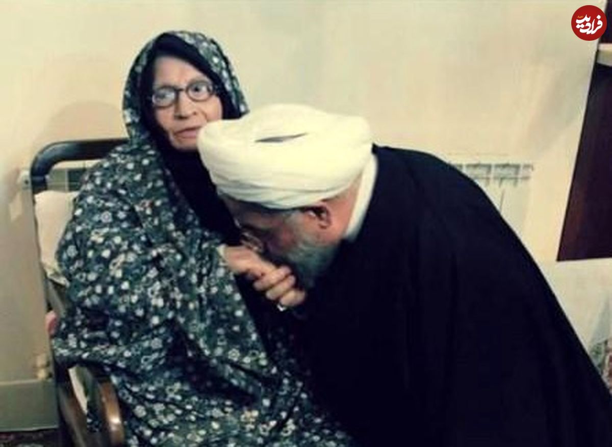 عکس؛ سفر به تاریخ؛ «حسن روحانی» در کنار پدرش «اسدالله فریدون»؛ سال 1382