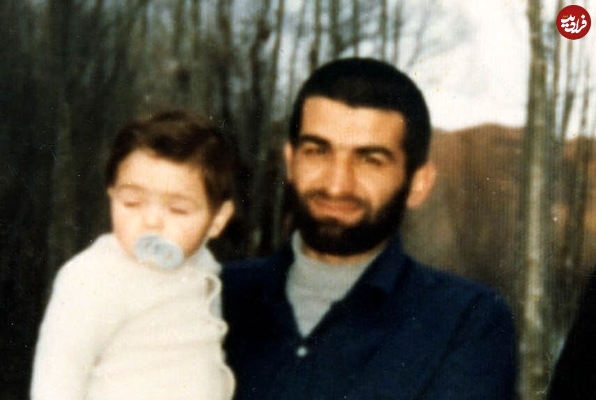 عکس؛ سفر به تاریخ؛ چهرۀ «شهید عباس بابایی» قبل از انقلاب در کنار همکارانش در یک پایگاه هوایی