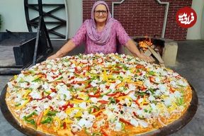 ببینید؛ غذای روستایی در هند؛ پخت یک پیتزای غول پیکر به روش مادربزرگ مشهور