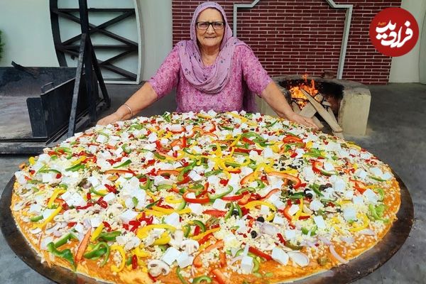 ببینید؛ غذای روستایی در هند؛ پخت یک پیتزای غول پیکر به روش مادربزرگ مشهور