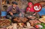 ببینید| غذای روستایی در افغانستان؛ پخت کوکو سیب زمینی در غار توسط زوج افغان