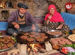 ببینید| غذای روستایی در افغانستان؛ پخت کوکو سیب زمینی در غار توسط زوج افغان